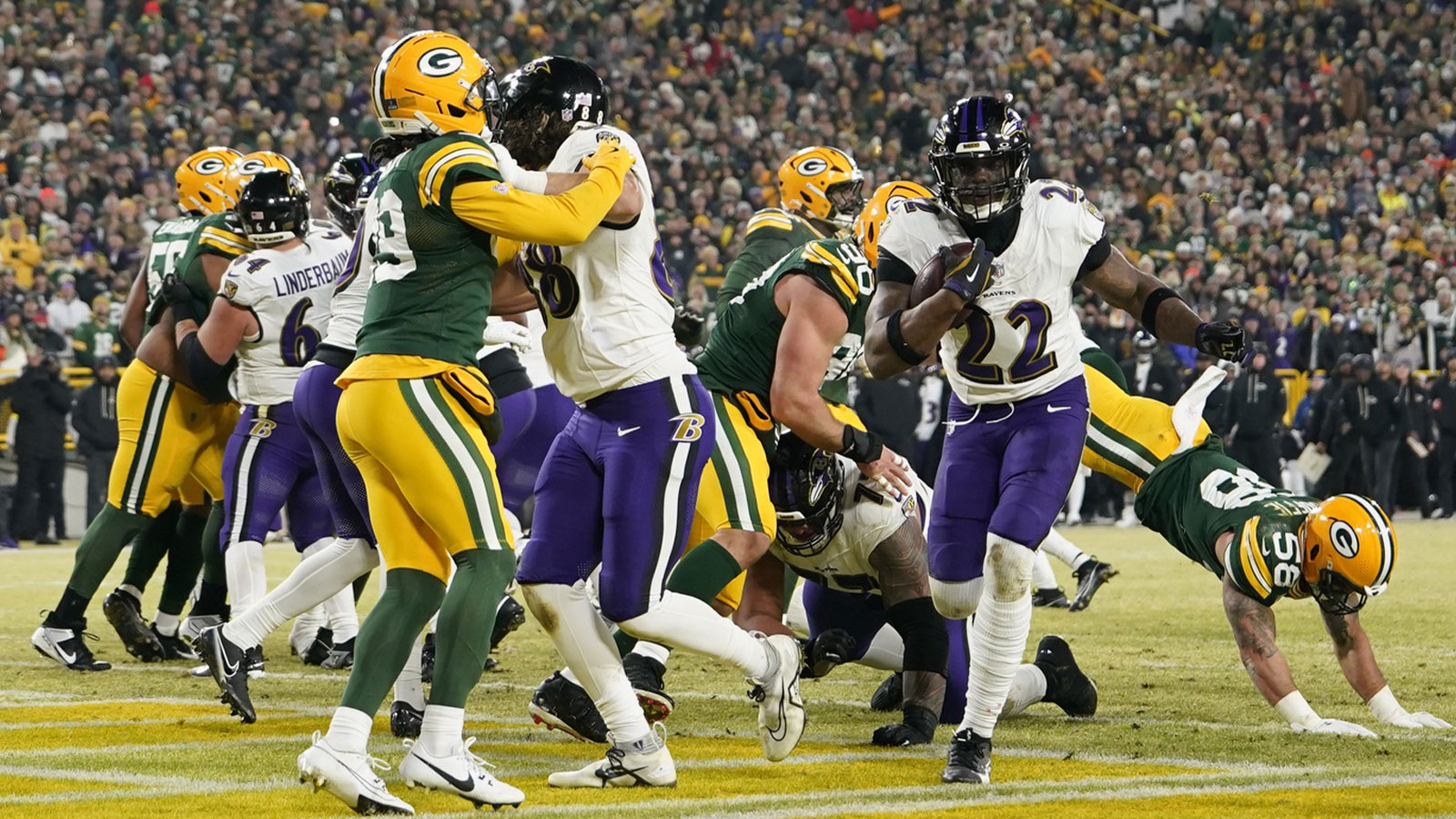 Baltimore Ravens running back Derrick Henry (22) runs for a touchdown during the second quarter against the Green Bay Packers at Lambeau Field.