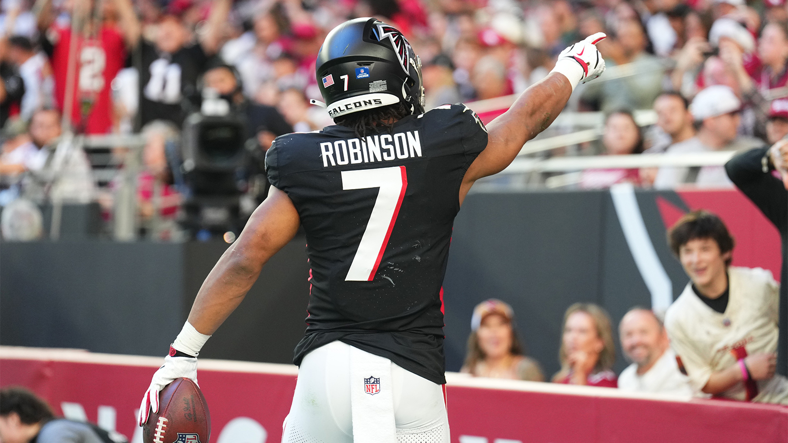 Falcons’ Bijan Robinson gets ‘real deal’ Kirk Cousins take after hitting 2,000-yard milestone