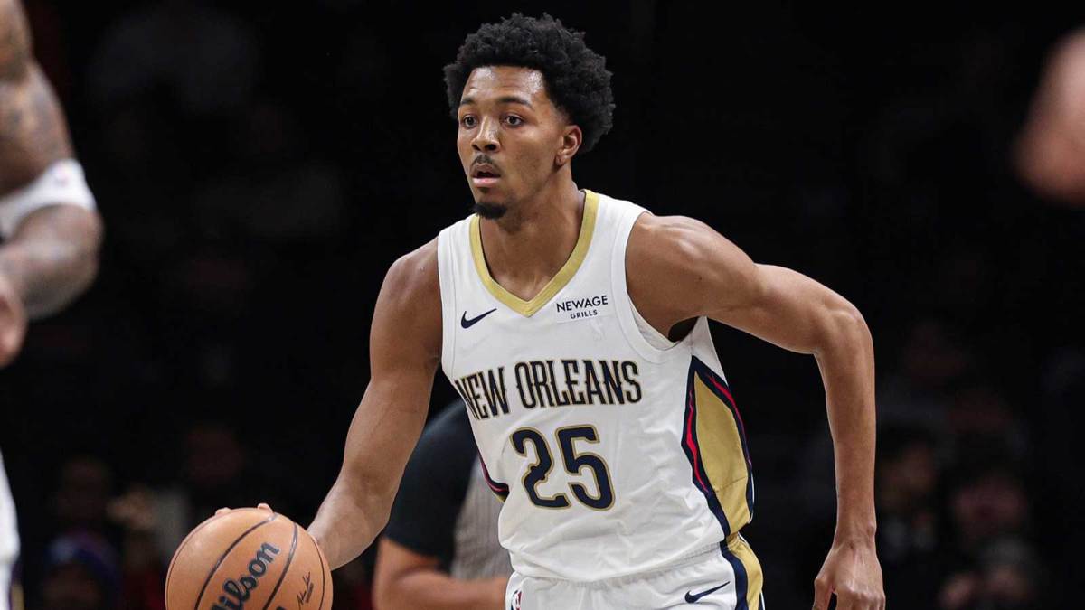New Orleans Pelicans forward Trey Murphy III (25) dribbles up court against the Brooklyn Nets during the first quarter at Barclays Center.