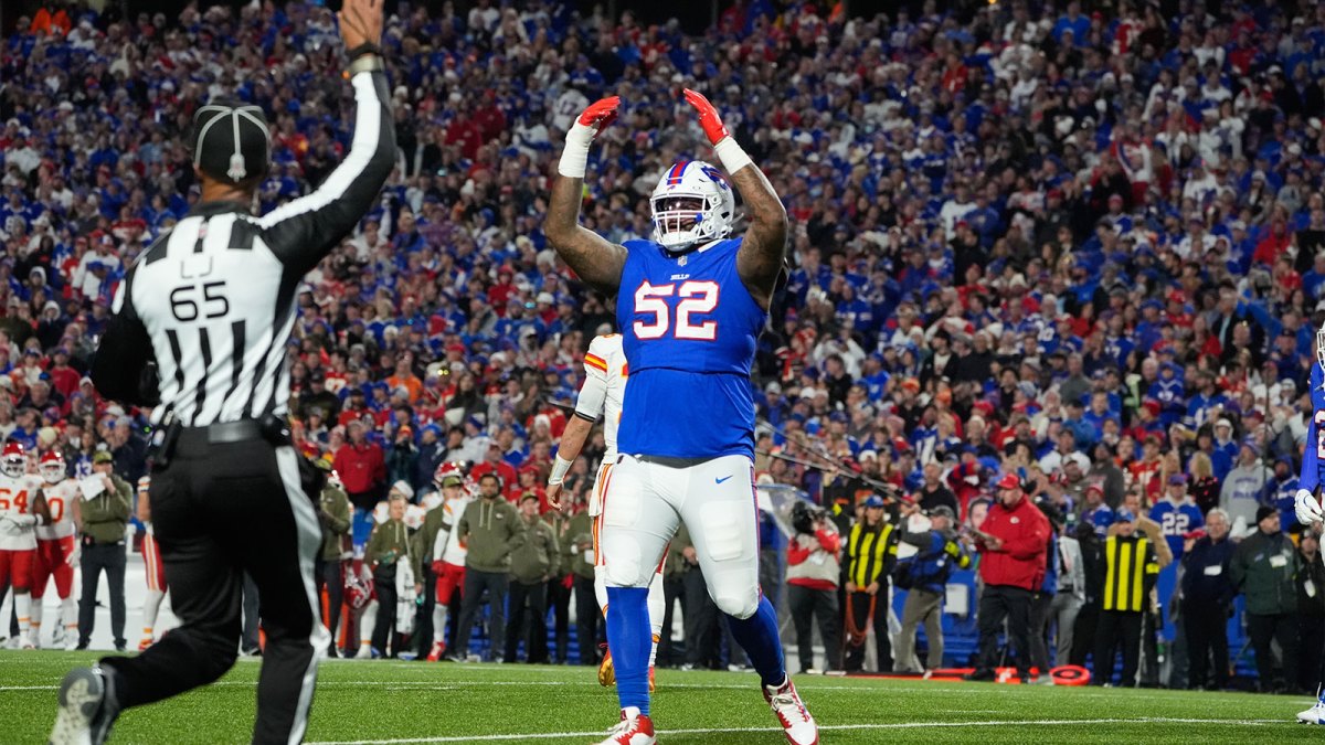 Buffalo Bills defensive tackle Jordan Phillips (52) reacts after a play in the second quarter against the Kansas City Chiefs at Highmark Stadium.