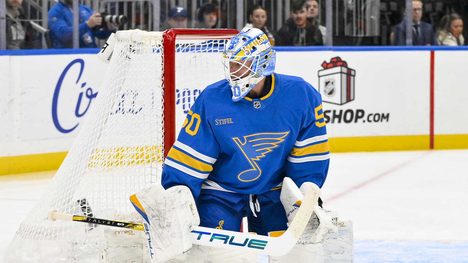 Jim Montgomery reveals why he pulled Jordan Binnington in Blues-Ducks