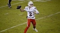 Cincinnati Bearcats quarterback Brendan Sorsby (2) throws the ball during the second half against the TCU Horned Frogs at Amon G. Carter Stadium.