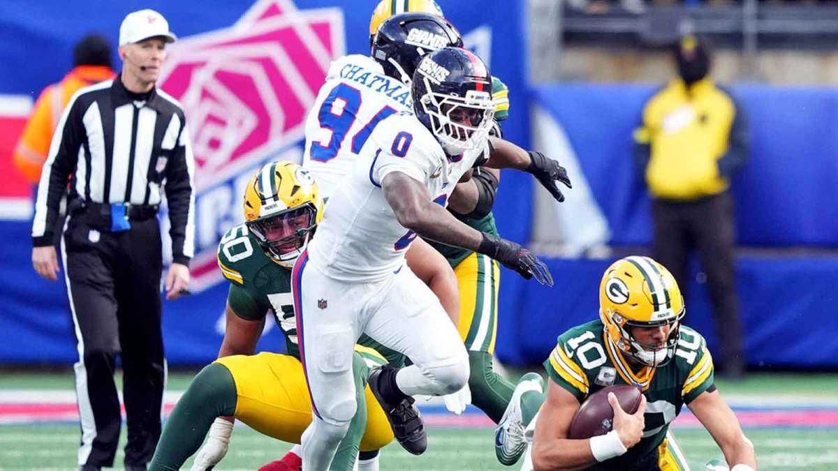 Green Bay Packers quarterback Jordan Love (10) falls with the ball against New York Giants linebacker Brian Burns (0) during the second quarter at MetLife Stadium.