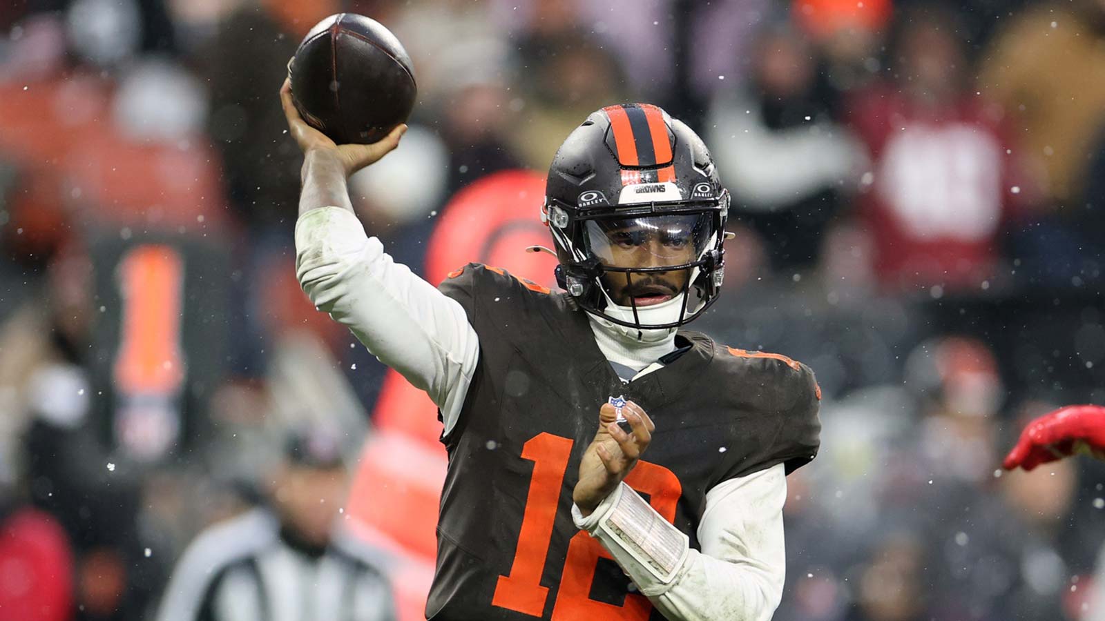 Browns’ Shedeur Sanders reacts to watching final 2-point conversion from sidelines