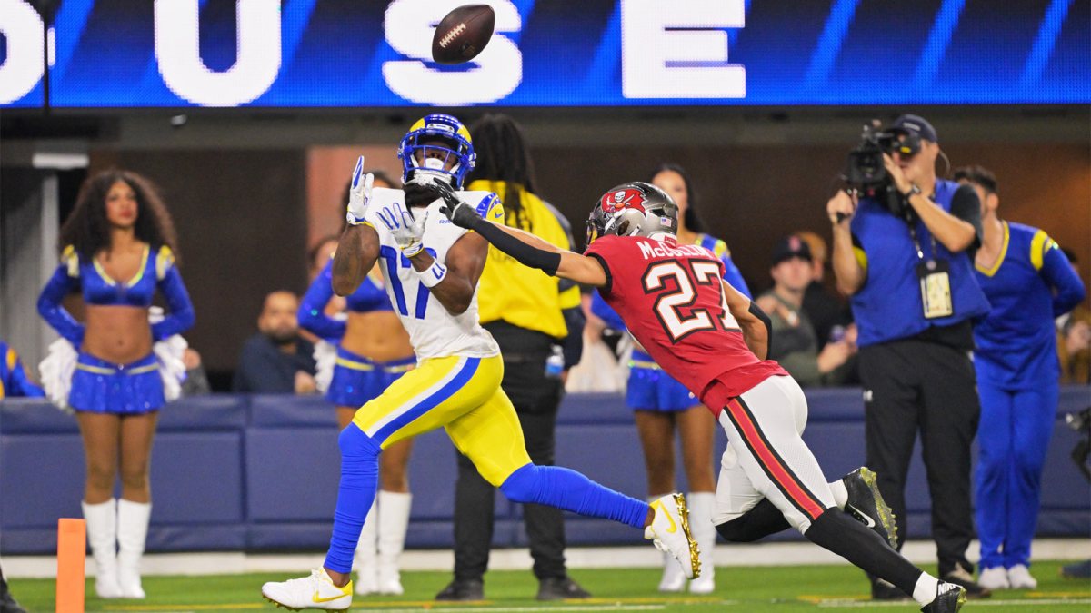 Nov 23, 2025; Inglewood, California, USA; Los Angeles Rams wide receiver Davante Adams (17) catches a twenty-four touchdown pass thrown by quarterback Matthew Stafford (not pictured) against Tampa Bay Buccaneers cornerback Zyon McCollum (27) during the second quarter at SoFi Stadium.