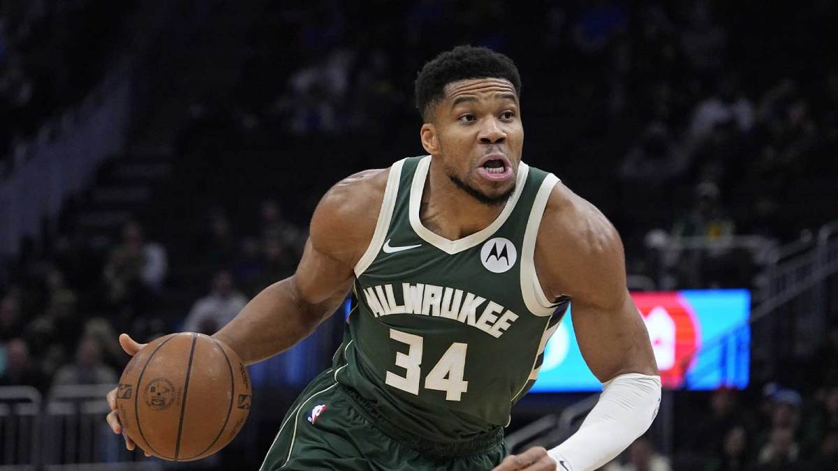 Milwaukee Bucks forward Giannis Antetokounmpo (34) drives to the basket in the first half against the Detroit Pistons at Fiserv Forum.
