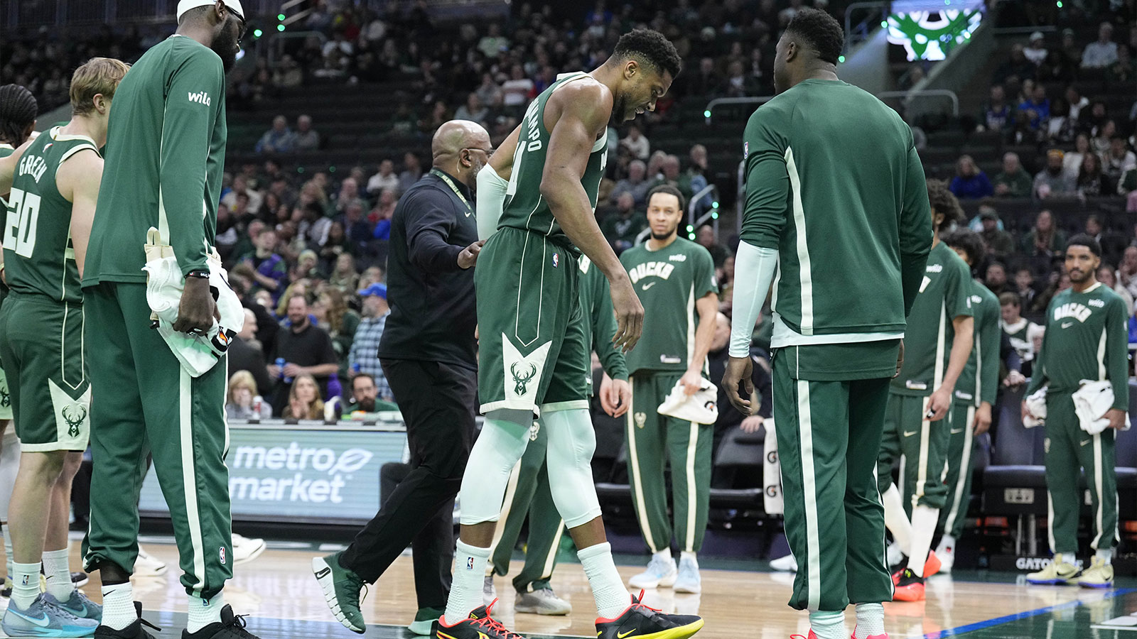 Bucks’ Giannis Antetokounmpo out 2-4 weeks with calf injury