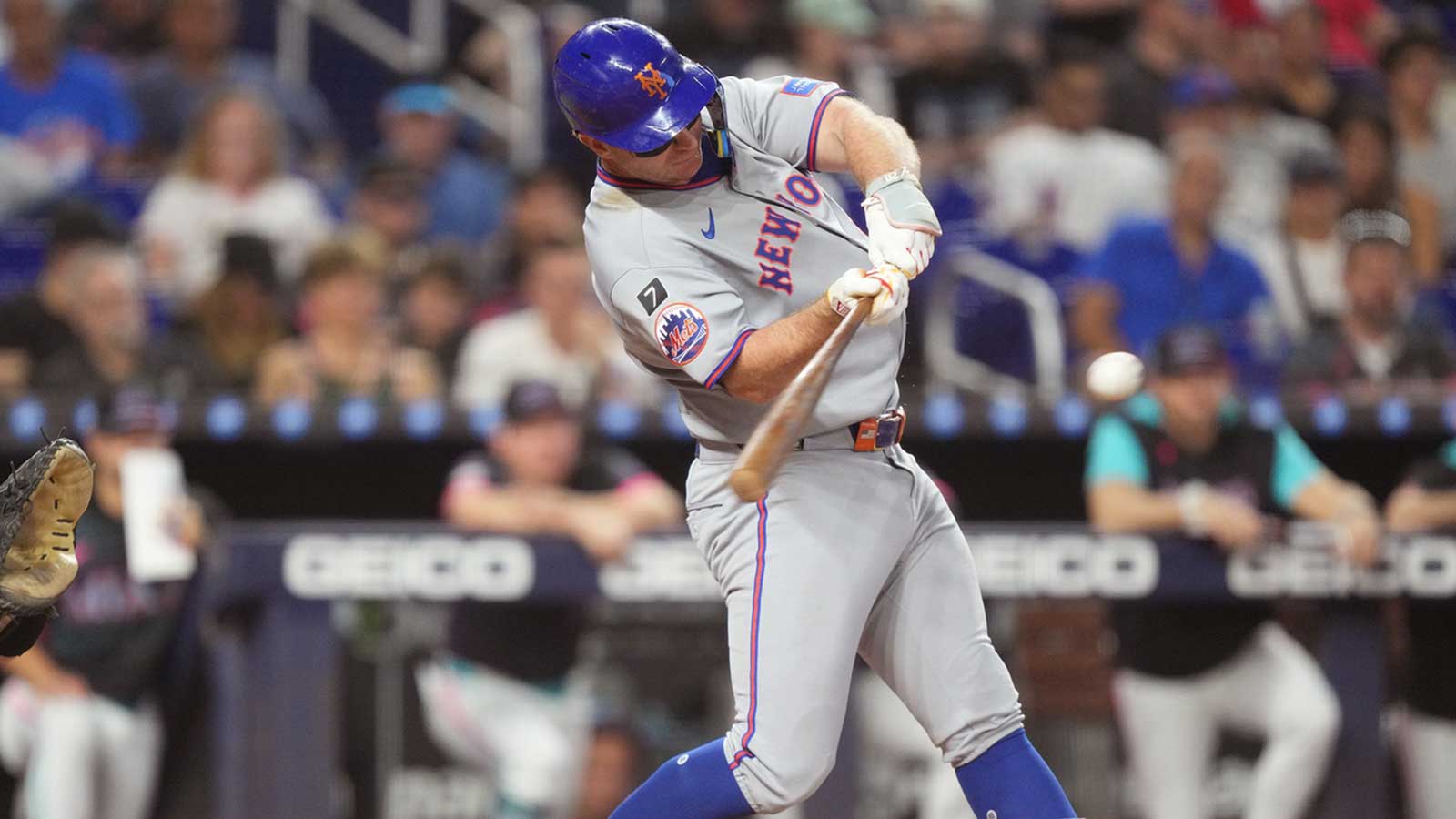 New York Mets first baseman Pete Alonso (20) hits a solo home run against the Miami Marlins in the third inning at loanDepot Park. 