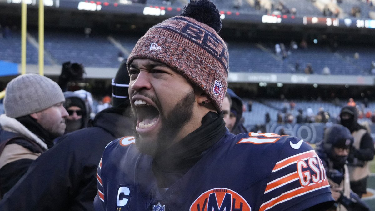 Chicago Bears quarterback Caleb Williams (18) celebrates after defeating the Cleveland Browns at Soldier Field.