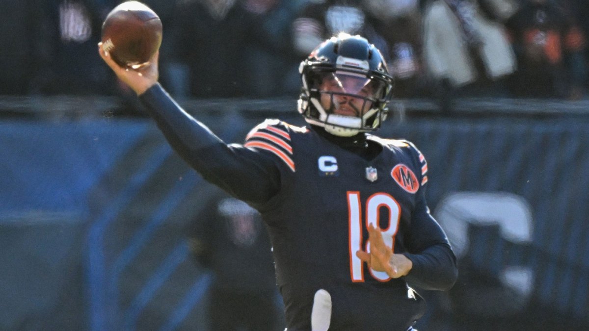 Chicago Bears quarterback Caleb Williams (18) throws a pass during the first quarter against the Cleveland Browns at Soldier Field.