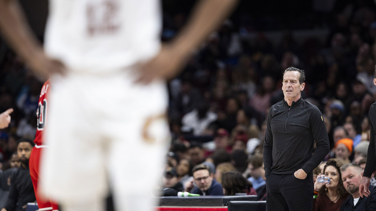 Cavaliers head coach Kenny Atkinson watches the official for a foul call during the third quarter against the Chicago Bulls at Rocket Arena