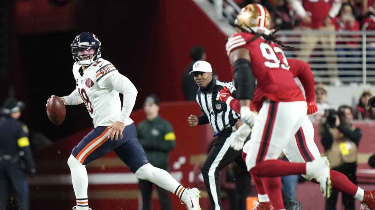 Chicago Bears quarterback Caleb Williams (18) runs against the San Francisco 49ers in the first half at Levi's Stadium.