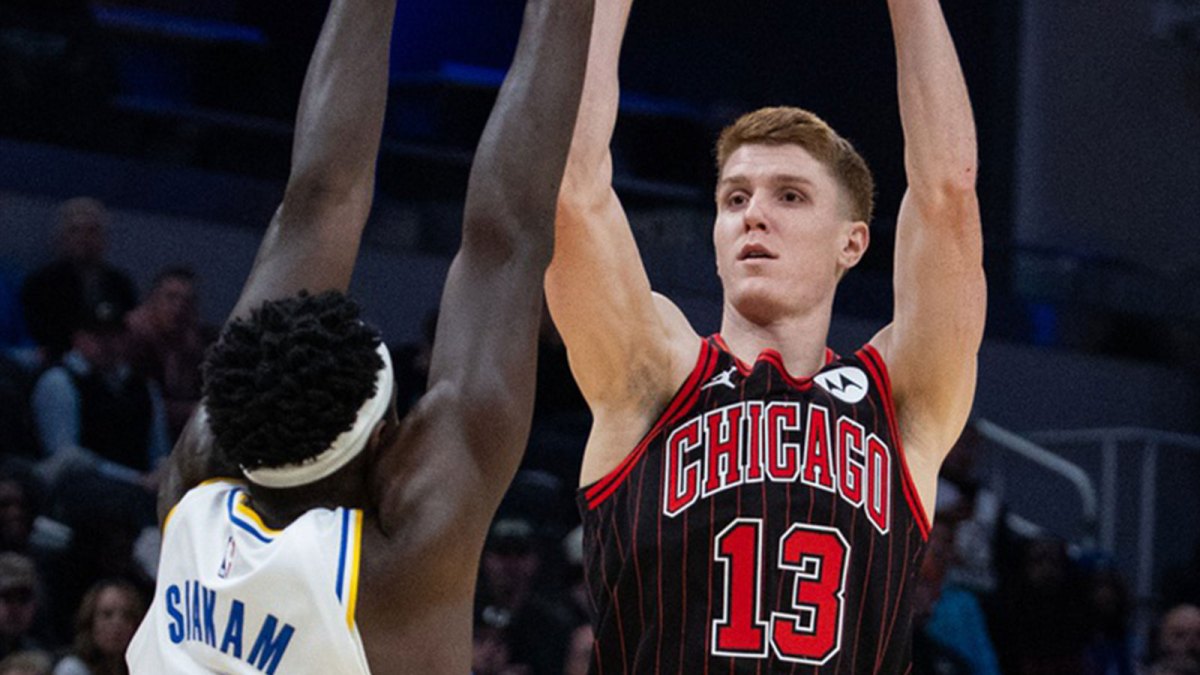 Nov 29, 2025; Indianapolis, Indiana, USA; Chicago Bulls guard Kevin Huerter (13) shoots the ball against Indiana Pacers forward Pascal Siakam (43) during the first half at Gainbridge Fieldhouse. Mandatory Credit: Trevor Ruszkowski-Imagn Images