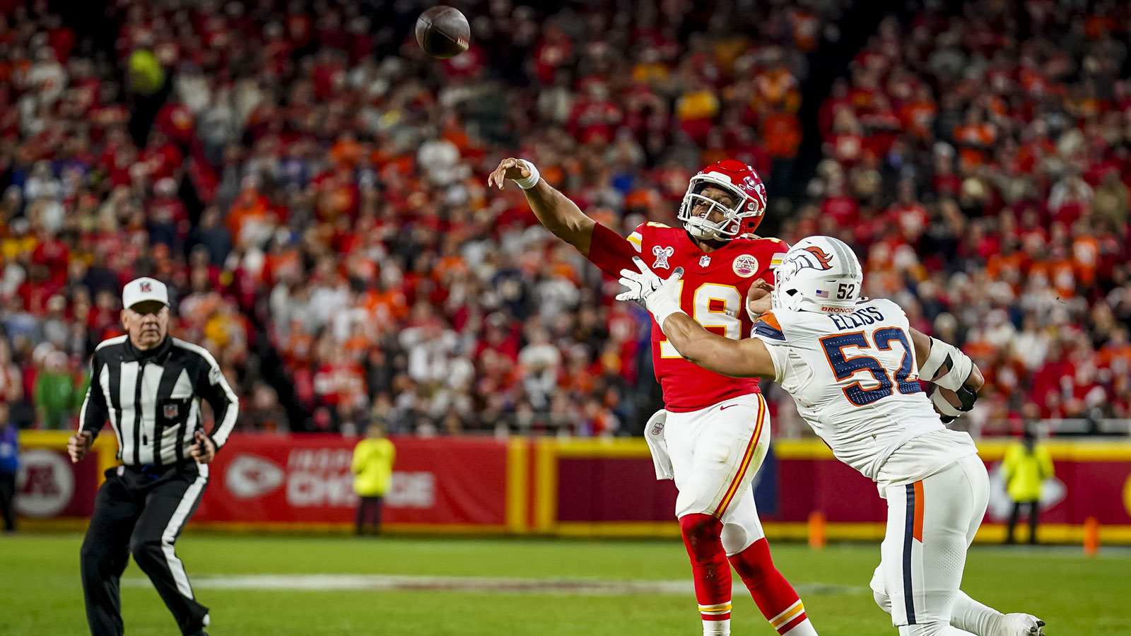 Chiefs’ Chris Oladokun goes full Patrick Mahomes in wild sequence