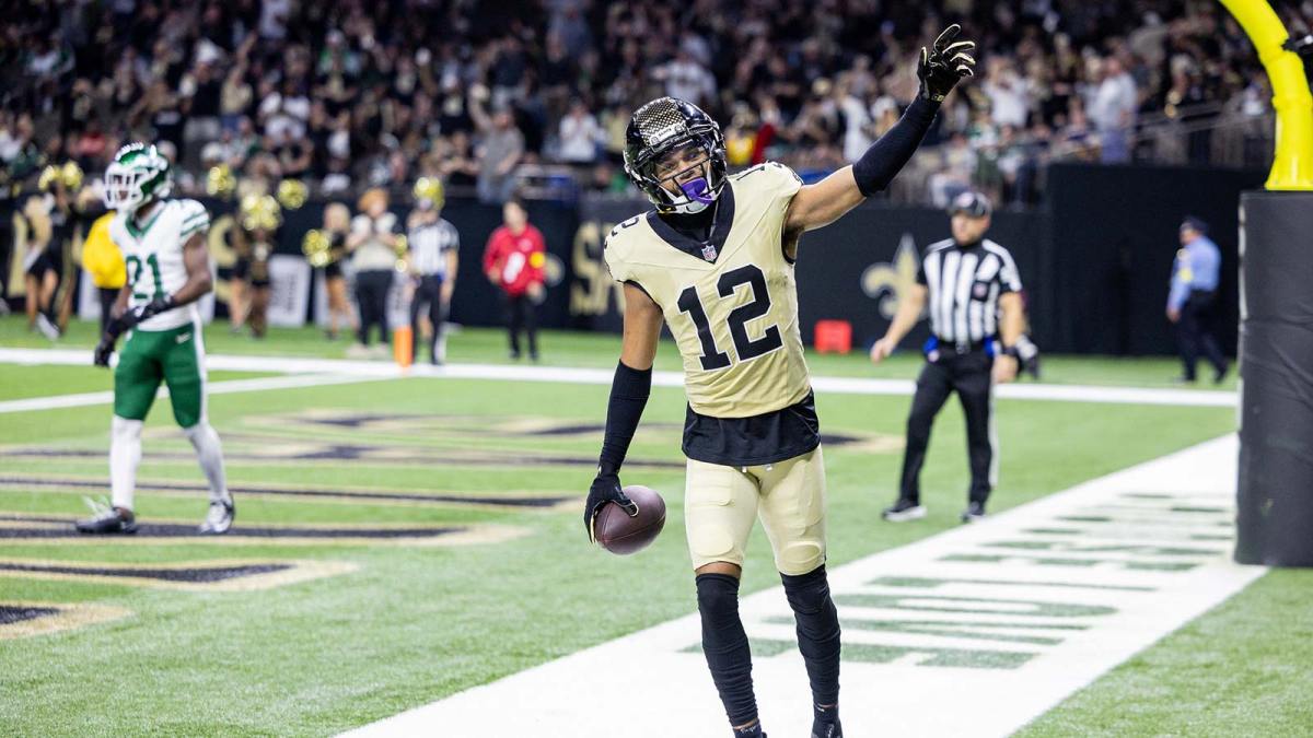 New Orleans Saints wide receiver Chris Olave (12) waves to fans after scoring a touchdown against New York Jets cornerback Brandon Stephens (21) during the second half at Caesars Superdome.