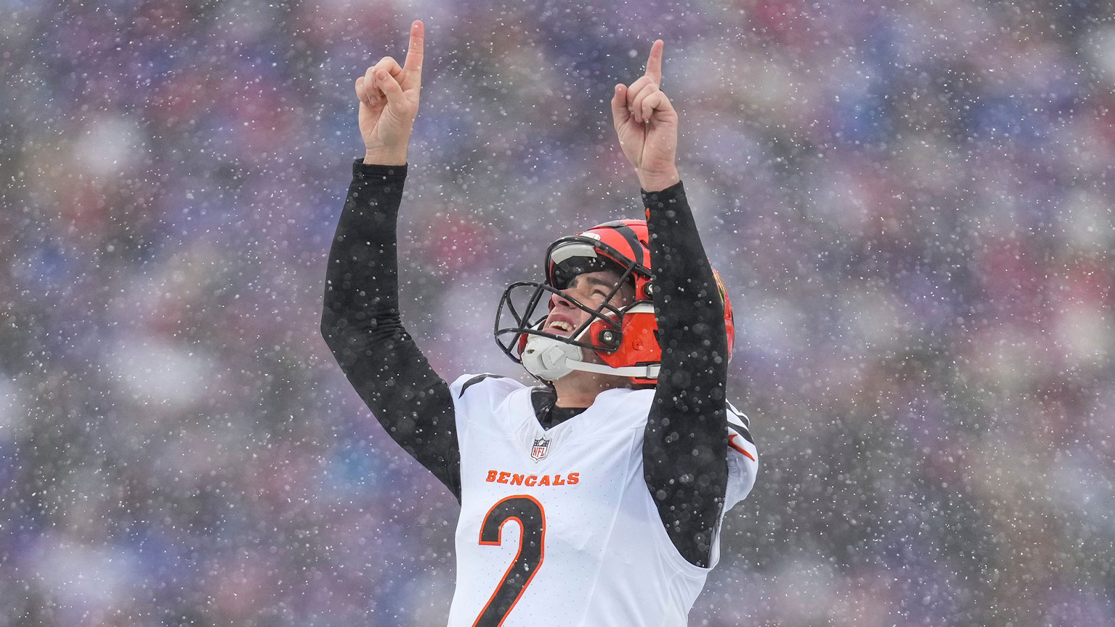 Cincinnati Bengals place kicker Evan McPherson (2) celebrates an extra point in the first quarter