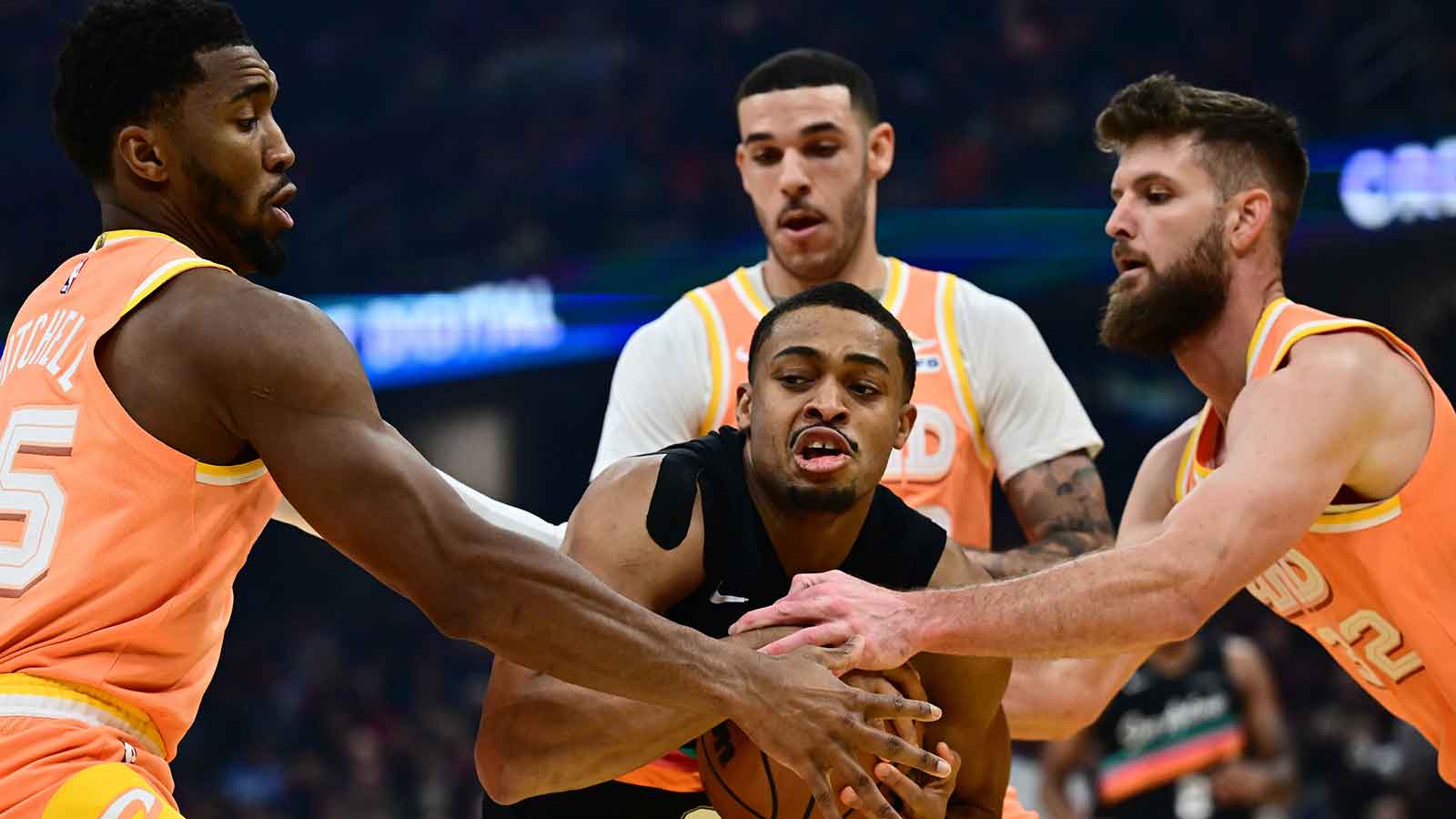 Cavs find right mix of experience, youth with five-man combo: ‘That’s a lot of energy right there’