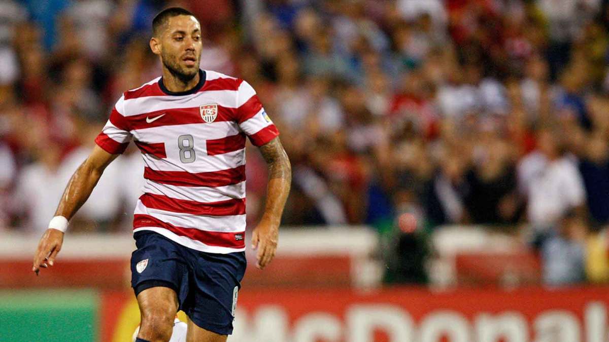 U.S. Men's National team Clint Dempsey (8) dribbles up field against Jamaica during the first half of their CONCACAF World Cup qualifying game at Crew Stadium, September 11, 2012. Us Soccer 9 12 Kr 04