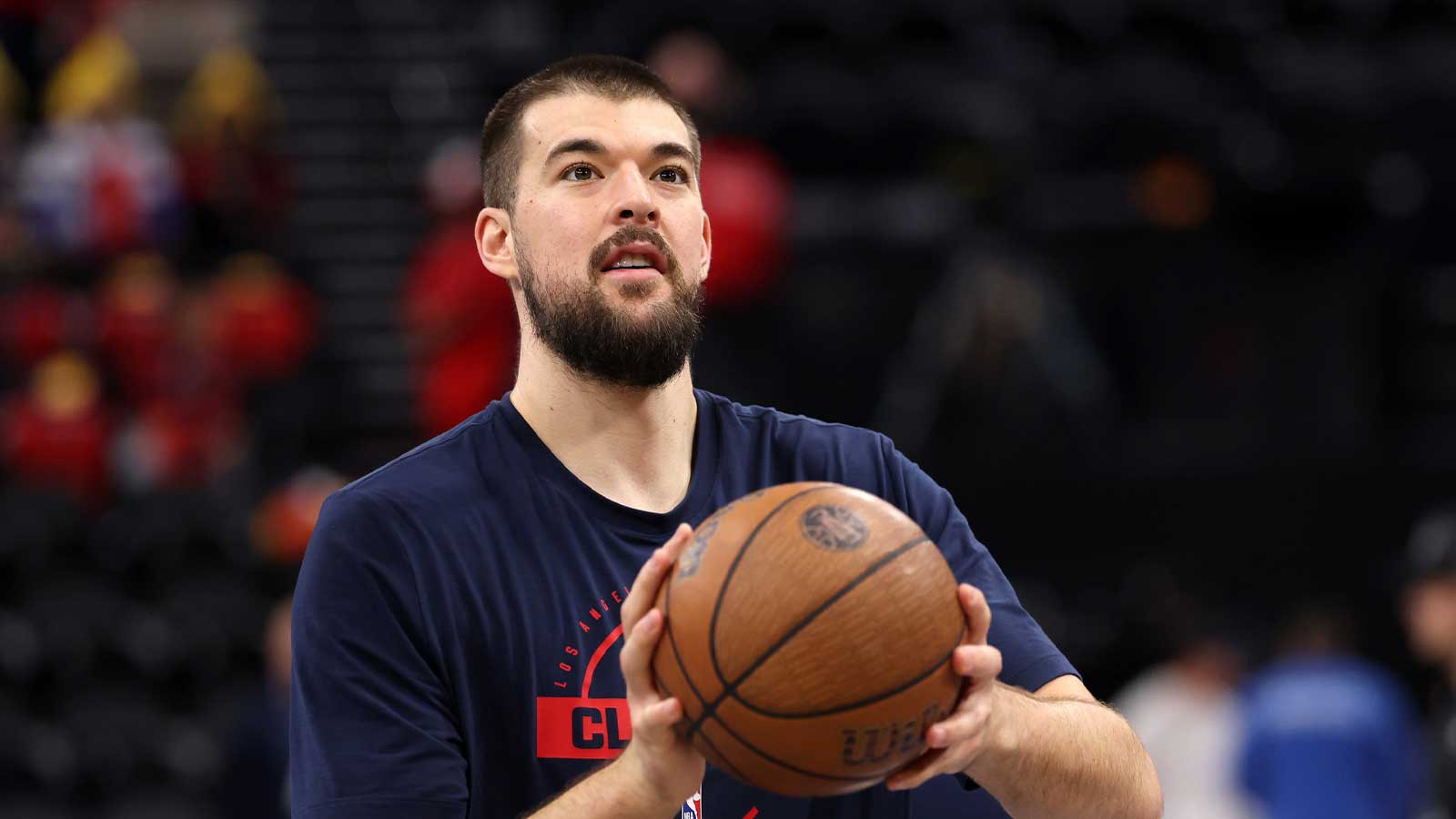 Los Angeles Clippers center Ivica Zubac (40) warms up before the game against the Memphis Grizzlies at Intuit Dome.