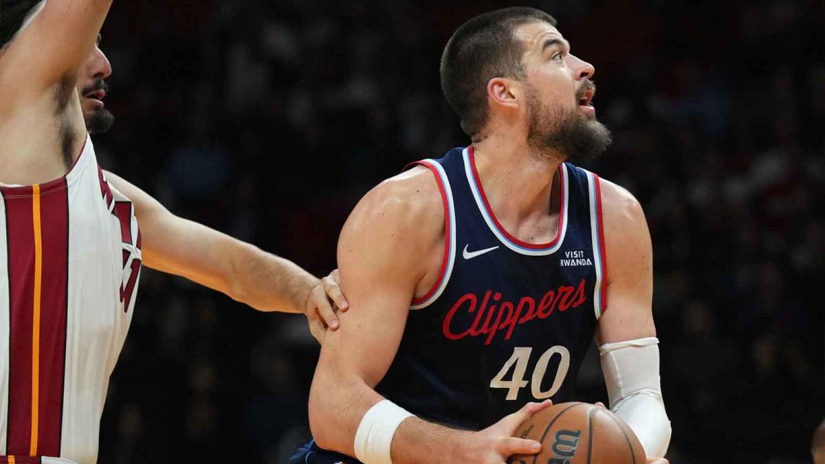 Los Angeles Clippers center Ivica Zubac (40) goes up for a shot as Miami Heat forward Jaime Jaquez Jr. (11) defends during the first half at Kaseya Center.