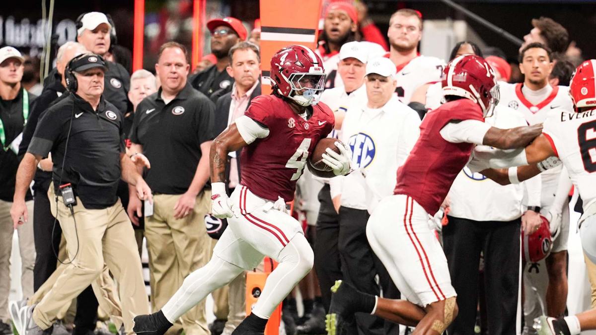 Alabama Crimson Tide running back Daniel Hill (4) rushes during the fourth quarter against the Georgia Bulldogs during the 2025 SEC Championship game at Mercedes-Benz Stadium.