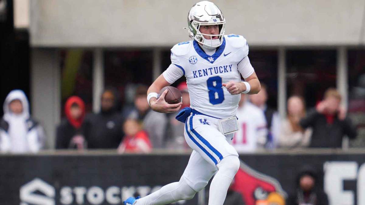Kentucky Wildcats quarterback Cutter Boley (8) during the game against Louisville Saturday, November 29, 2025 in Louisville, Kentucky. The Cats fell to 5-7 with the 41-0 loss to the Cardinals; missing out on a bowl.