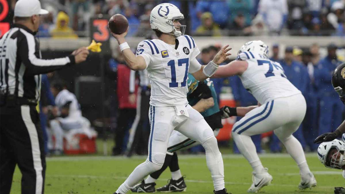 Indianapolis Colts quarterback Daniel Jones (17) throws from the pocket against the Jacksonville Jaguars during the first half at EverBank Stadium.