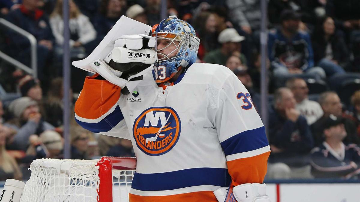 New York Islanders goalie David Rittich (33) gets a drink during a play stoppage against the Columbus Blue Jackets during the second period at Nationwide Arena.