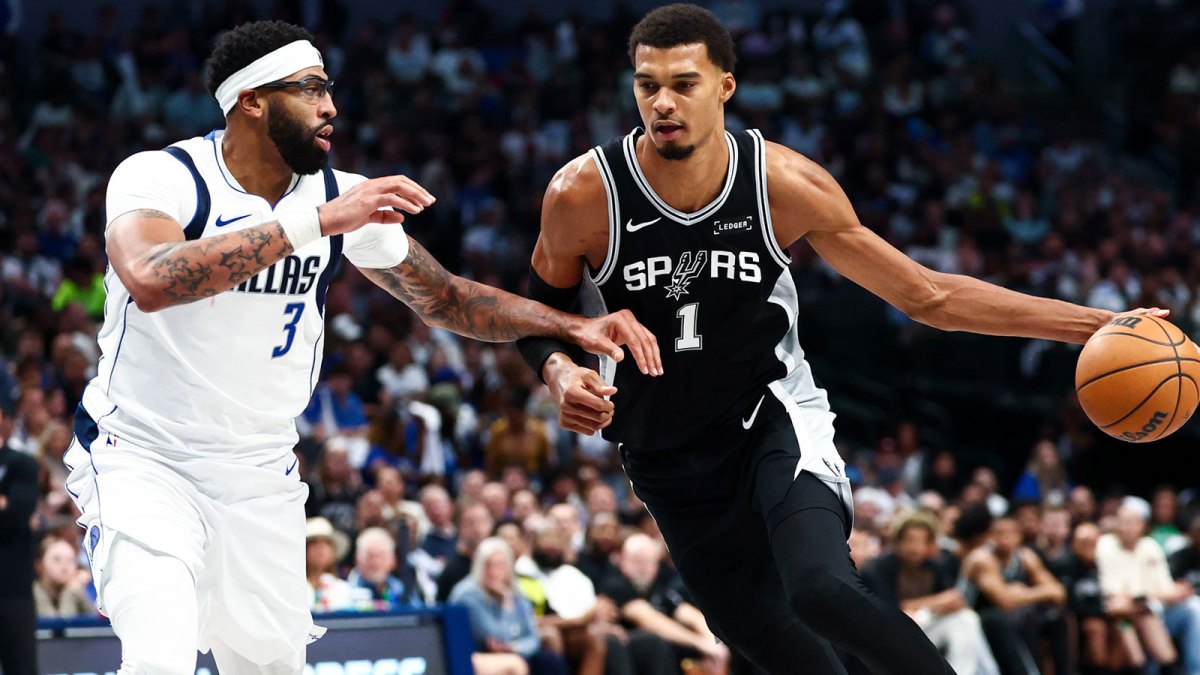 San Antonio Spurs forward Victor Wembanyama (1) drives to the basket as Dallas Mavericks forward Anthony Davis (3) defends during the second half at American Airlines Center.