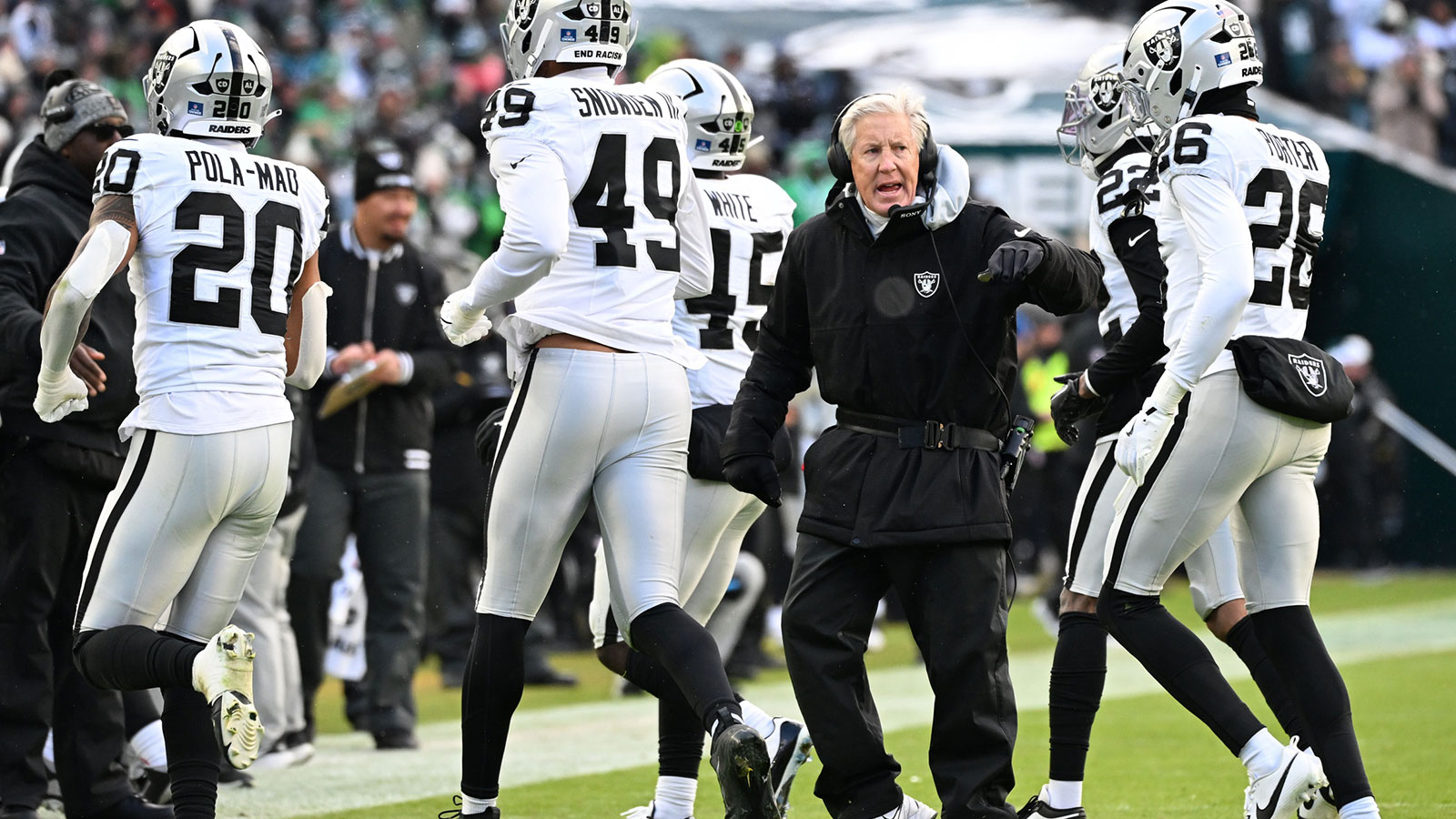 Dec 14, 2025; Philadelphia, Pennsylvania, USA; Las Vegas Raiders Head Coach Pete Carroll talks with players on the sidelines during the first quarter against the Philadelphia Eagles at Lincoln Financial Field. Mandatory Credit: Eric Hartline-Imagn Images