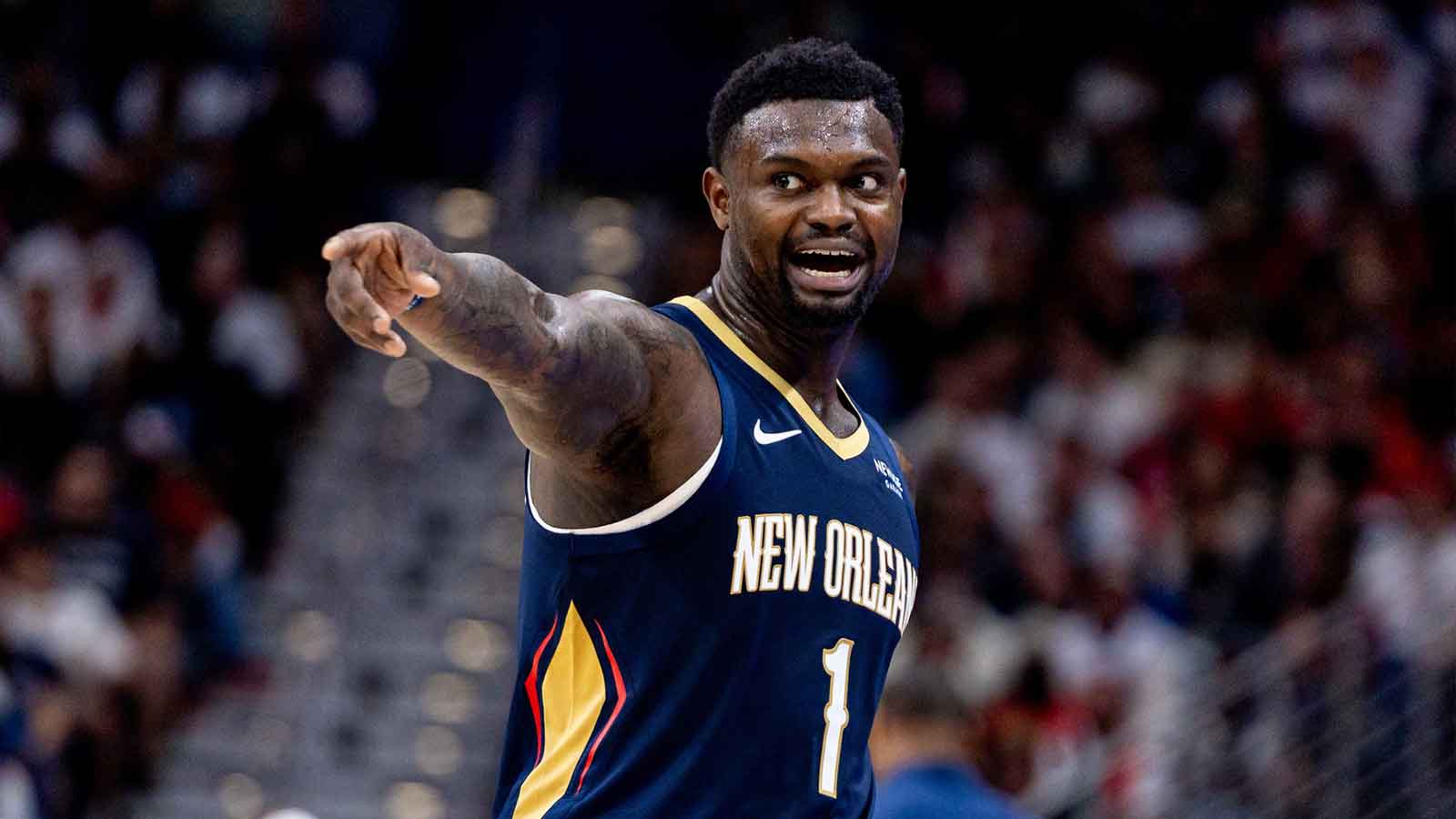 Pelicans’ Derik Queen shows passing chops with lob to Zion Williamson