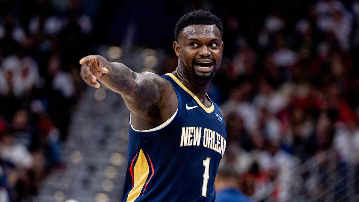New Orleans Pelicans forward Zion Williamson (1) reacts to a play against the San Antonio Spurs during the second half at Smoothie King Center.