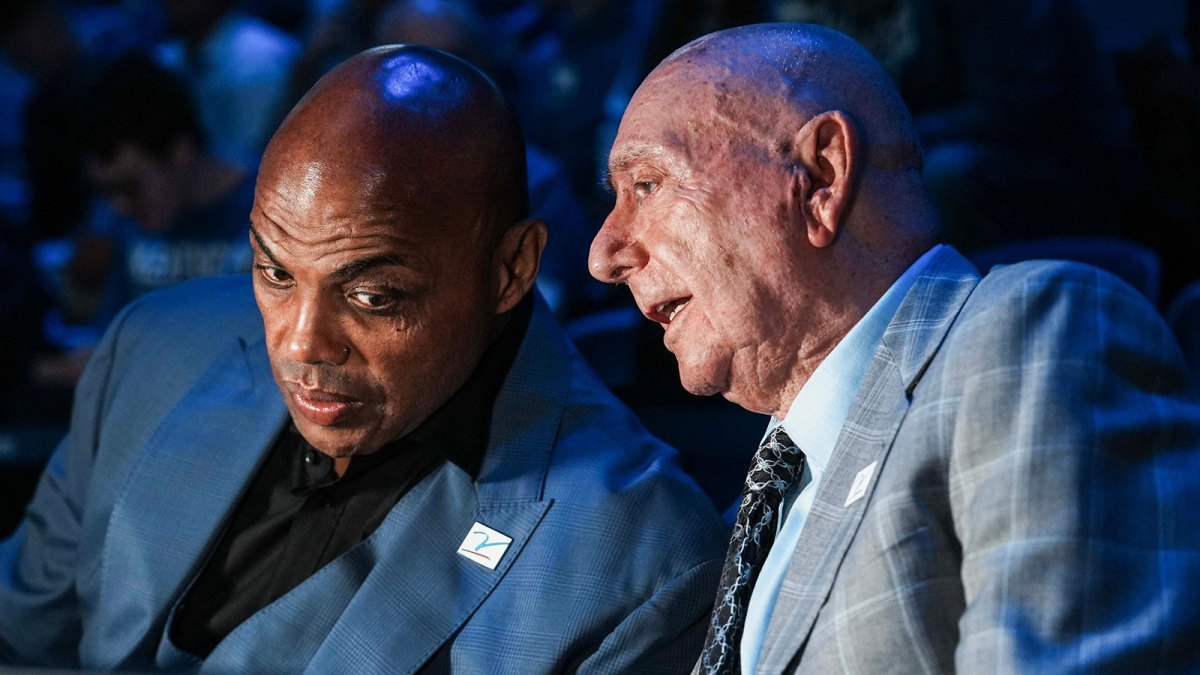 ESPN announcer Dick Vitale, center, with analyst Charles Barkley before the Indiana-Kentucky men's college basketball game.
