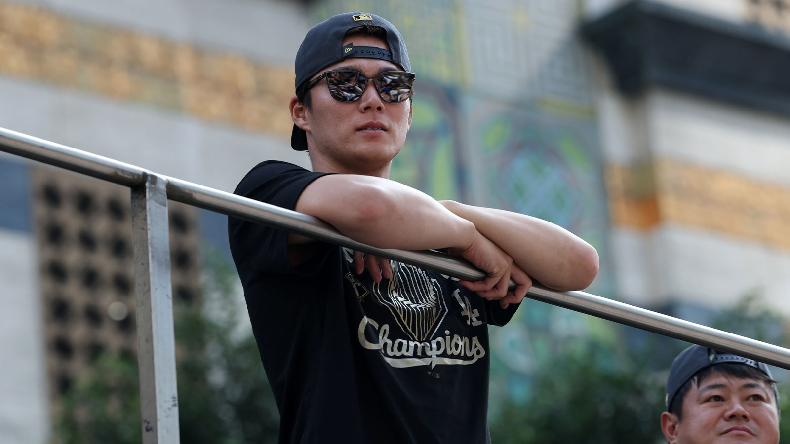 Dodgers’ Yoshinobu Yamamoto reunites with NPB teammates during holiday break