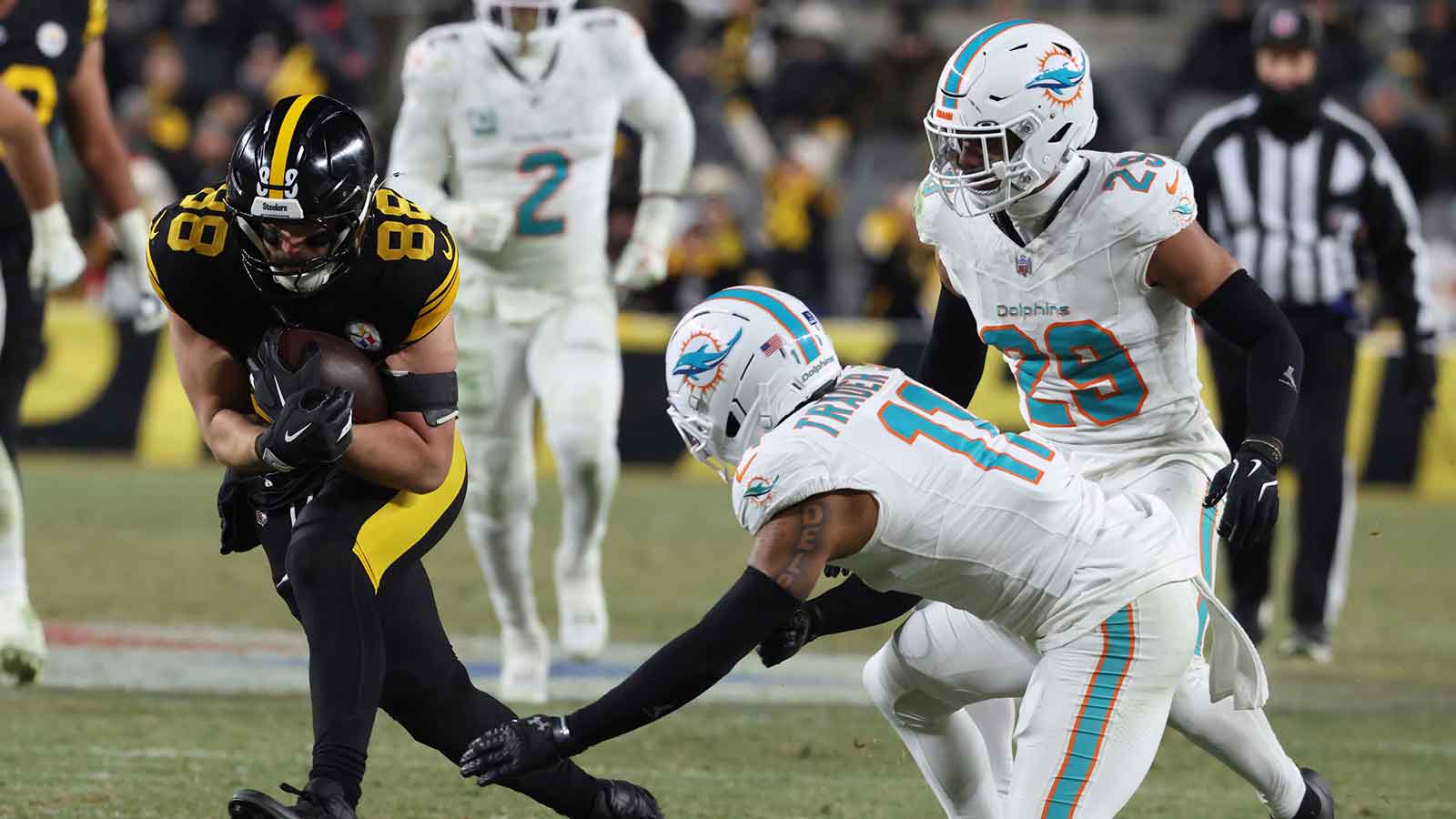 Dolphins fans down bad after Steelers spoil playoff push