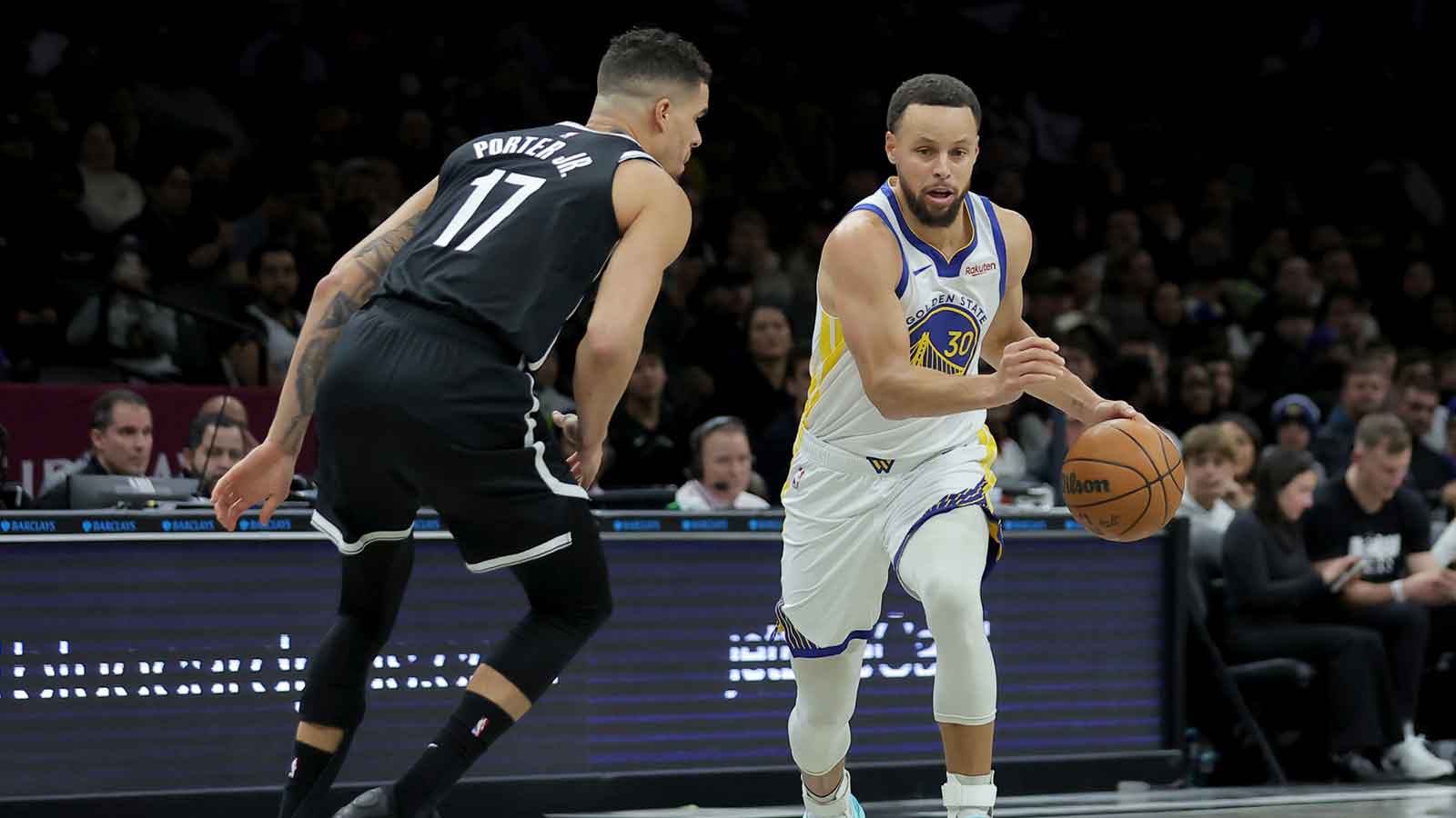 Golden State Warriors guard Stephen Curry (30) controls the ball against Brooklyn Nets forward Michael Porter Jr. (17) during the second quarter at Barclays Center.