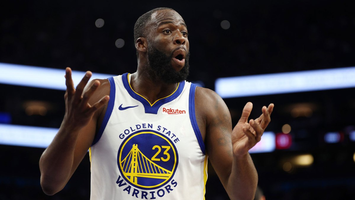 Golden State Warriors forward Draymond Green (23) reacts against the Phoenix Suns in the second half at Mortgage Matchup Center.