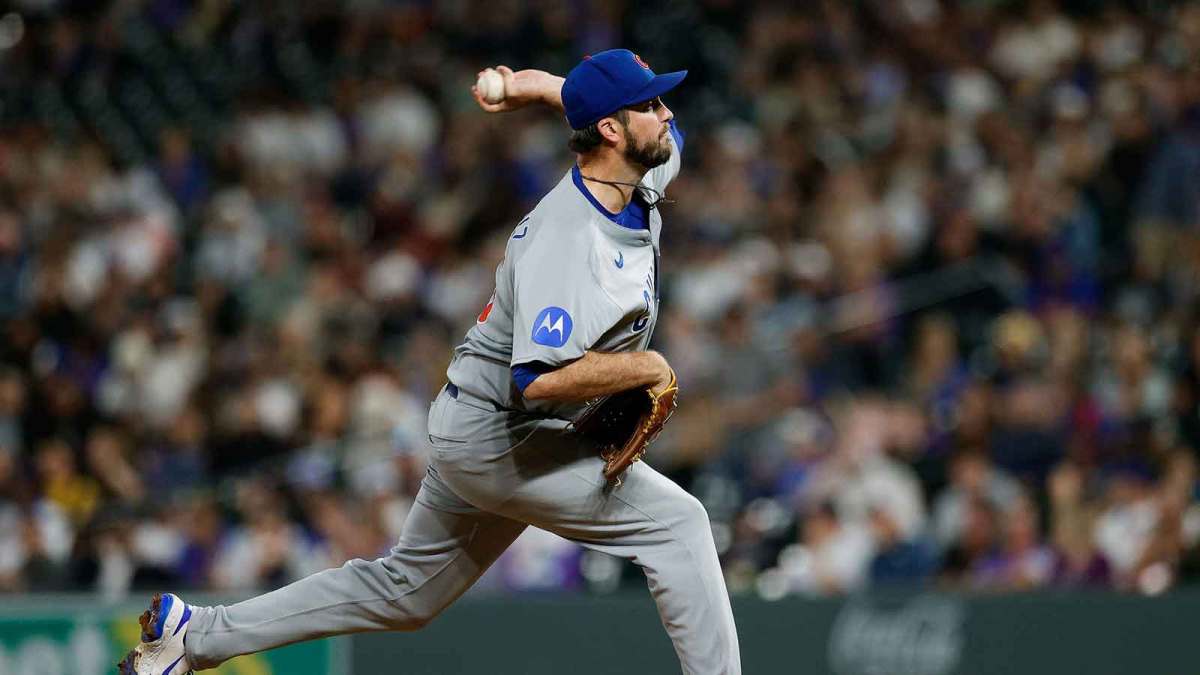 Chicago Cubs relief pitcher Drew Pomeranz (45) pitches in the eighth inning against the Colorado Rockies at Coors Field.