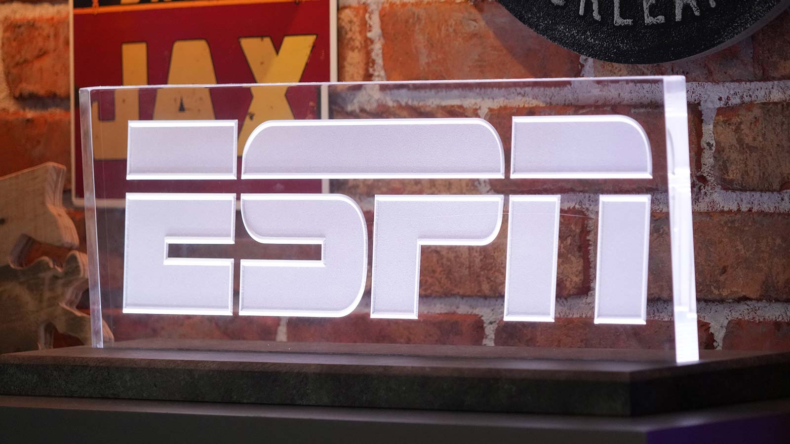 ESPN adds new editor to mix, USA Today veteran Roxanna Scott