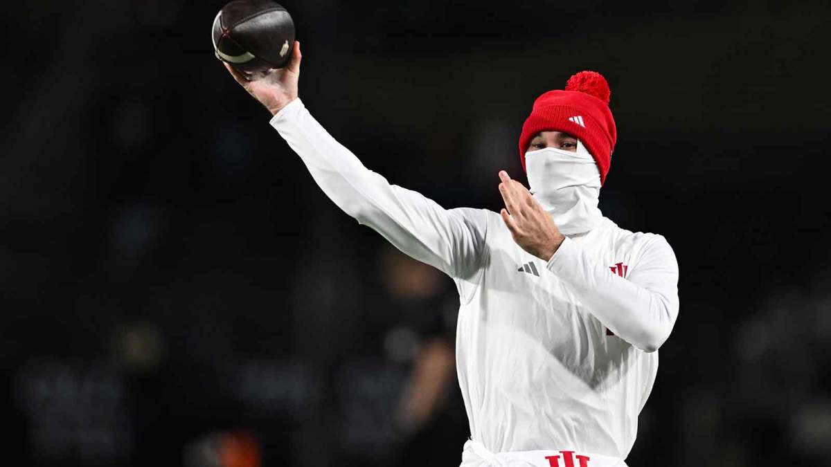 Indiana Hoosiers quarterback Fernando Mendoza (15) warms up before the game against the Purdue Boilermakers at Ross-Ade Stadium.