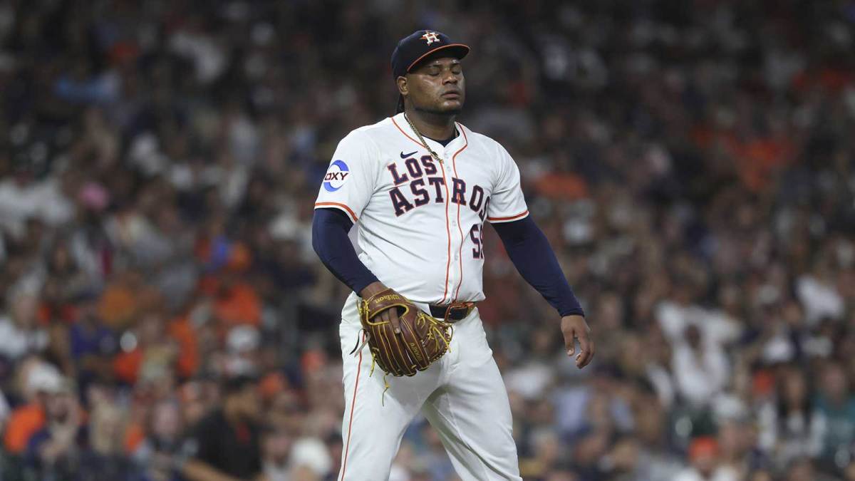 Houston Astros starting pitcher Framber Valdez (59) reacts after a play during the fourth inning against the Seattle Mariners at Daikin Park