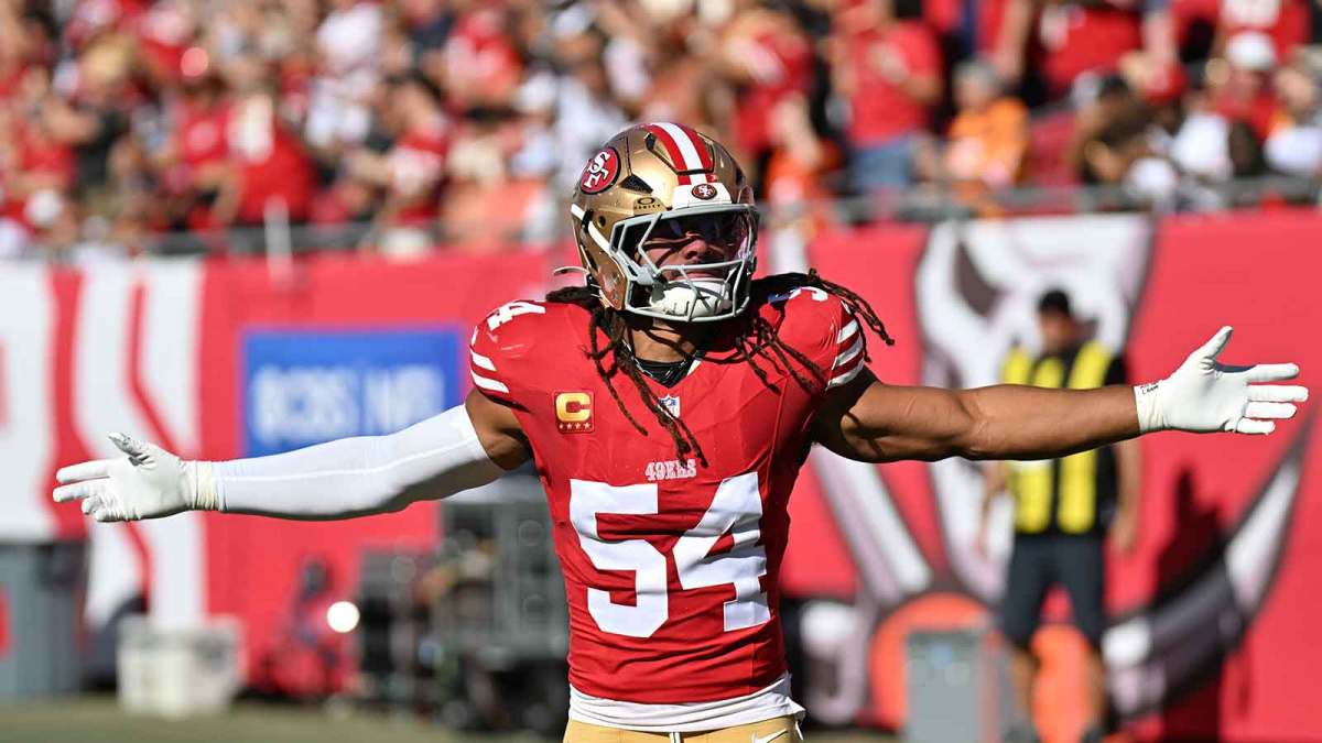 San Francisco 49ers linebacker Fred Warner (54) before the start of the game against the Tampa Bay Buccaneers at Raymond James Stadium.