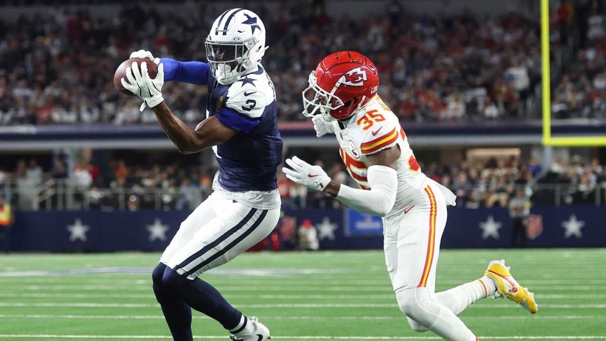 Dallas Cowboys wide receiver George Pickens (3) catches a pass against Kansas City Chiefs cornerback Jaylen Watson (35) during the fourth quarter at AT&T Stadium.