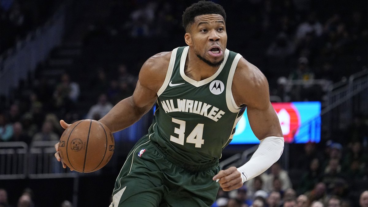 Milwaukee Bucks forward Giannis Antetokounmpo (34) drives to the basket in the first half against the Detroit Pistons at Fiserv Forum.