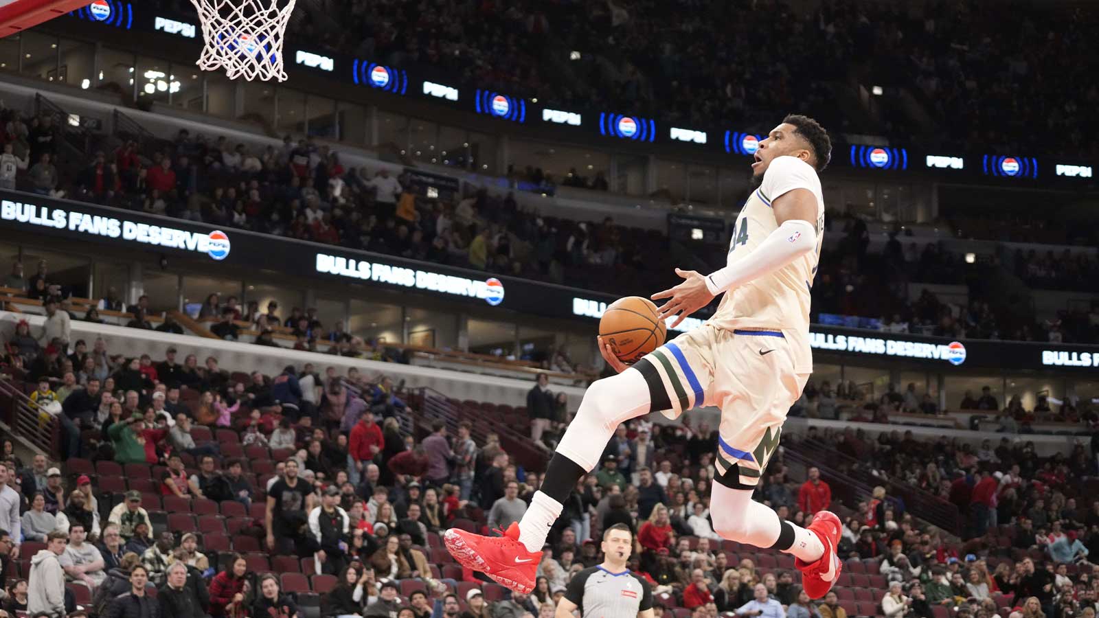 Bucks’ Giannis puts finishing touches on Bulls beef with ‘The Painter’ dunk diss