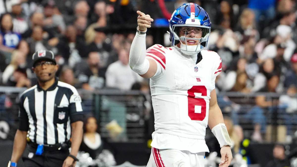 New York Giants quarterback Jaxson Dart (6) celebrates a touchdown in the second quarter against the Las Vegas Raiders at Allegiant Stadium.