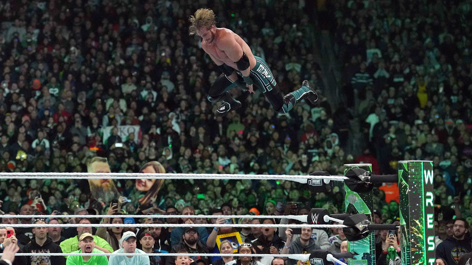 WWE President finally explains how Green Shirt Guy gets front row tickets