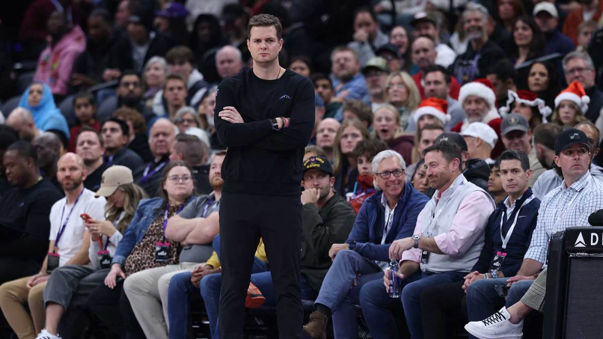 Utah Jazz head coach Will Hardy watches play against the Oklahoma City Thunder during the second quarter at Delta Center