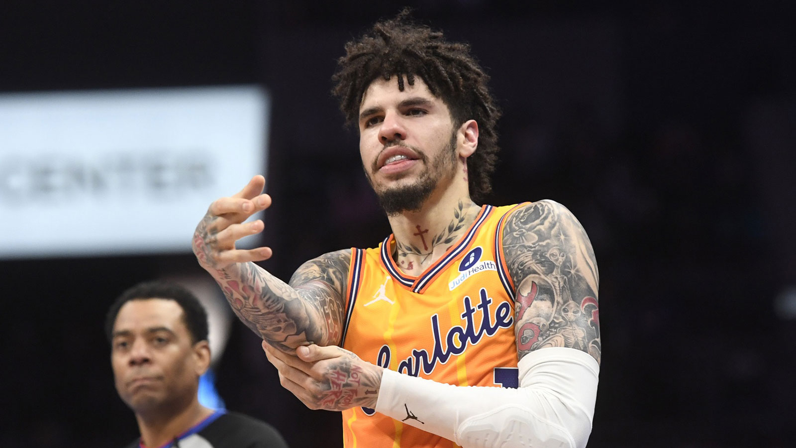 Hornets’ LaMelo Ball makes electric return with two straight alley-oops