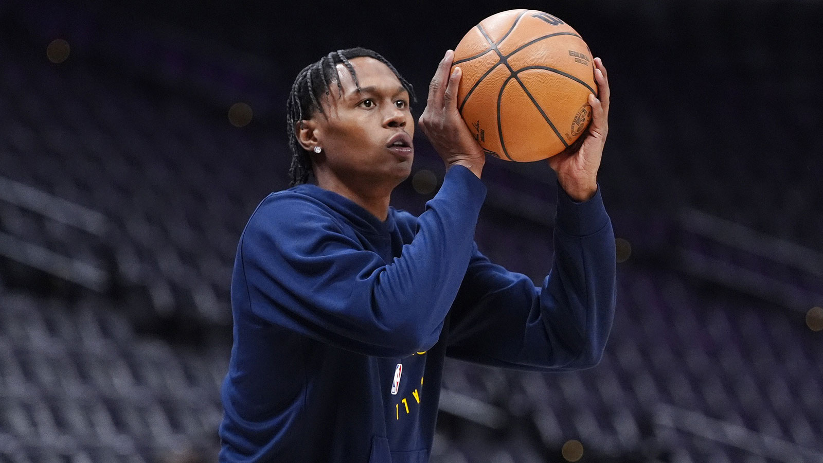 Nuggets starter leaves Rockets game with concerning injury